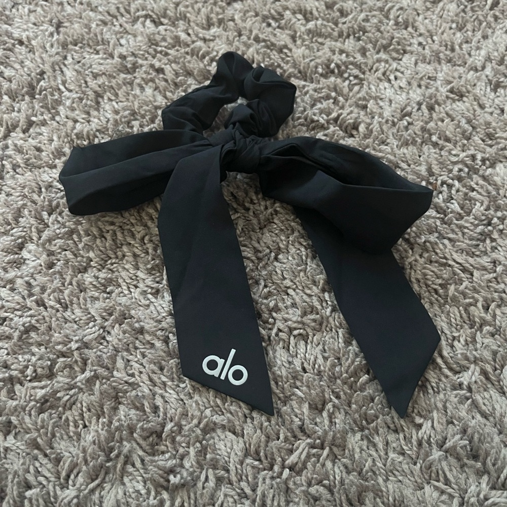 ALO Yoga Black Hair Bow